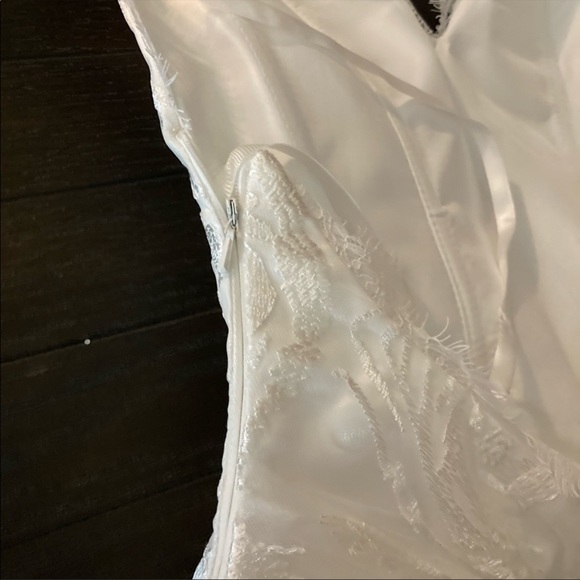 NWOT Wedding Dress. So beautiful Never - Picture 5 of 7